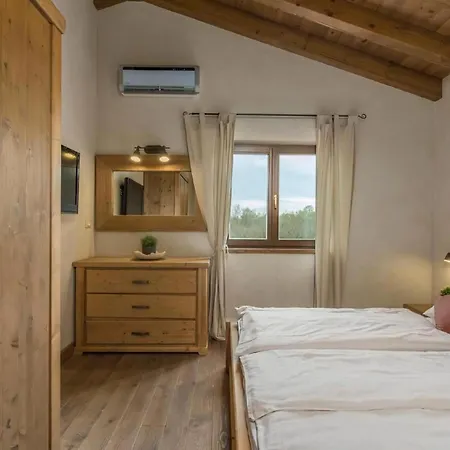 Dali Сasa de vacaciones Juršići